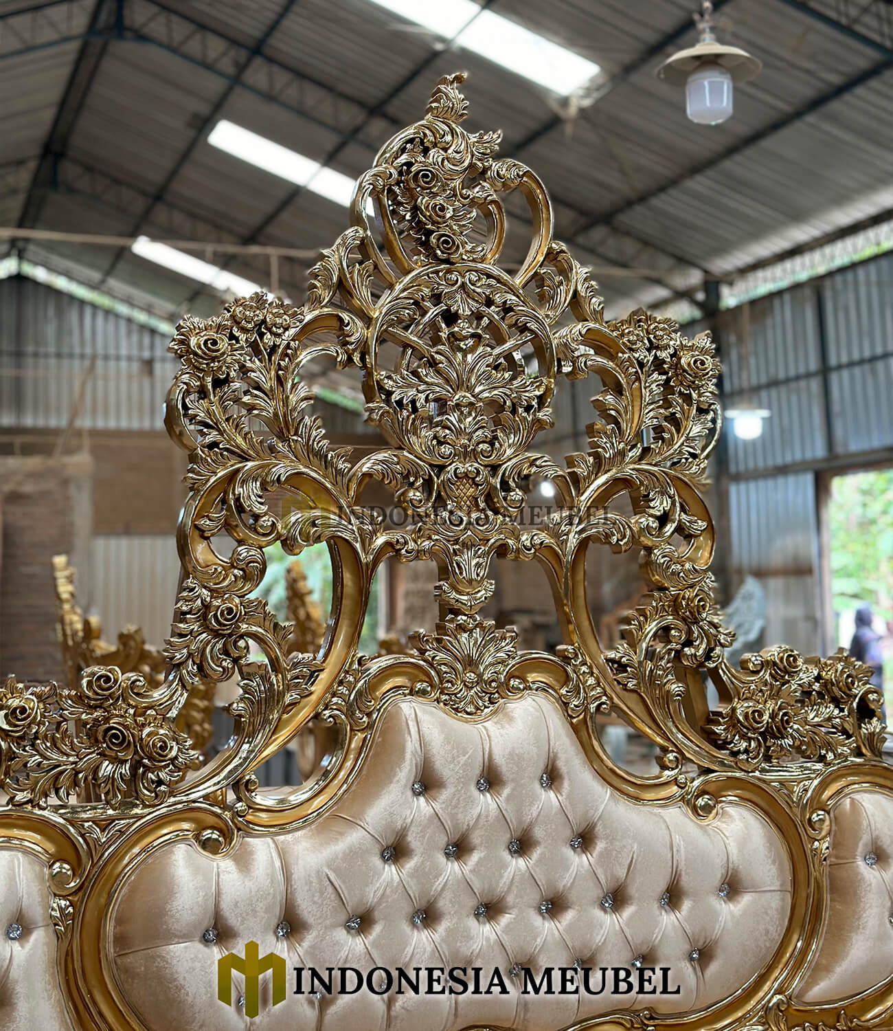 Tempat Tidur Mewah Terbaru Luxury Crown Carving Golden IM-0675.1